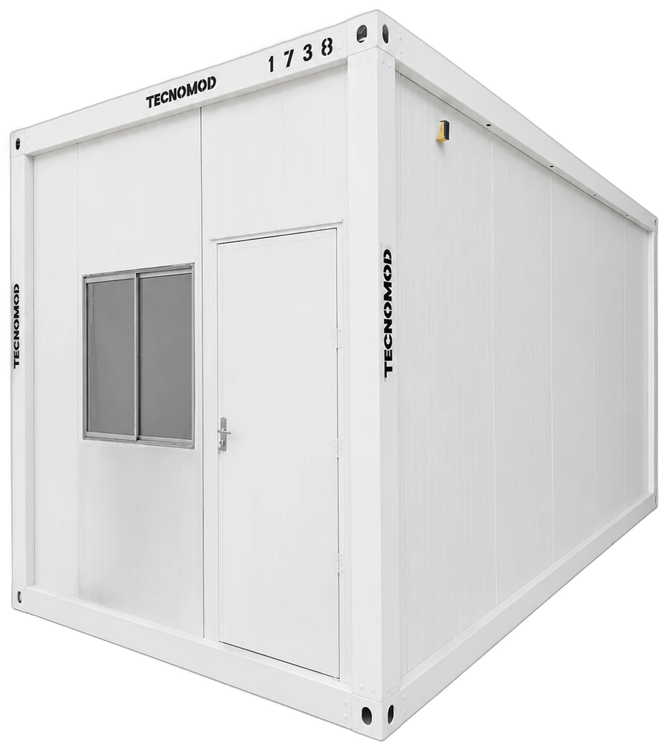 Container modular habitável Tecnomod fechado, em vista de três quartos, com porta metálica, janela de correr e blocos de canto